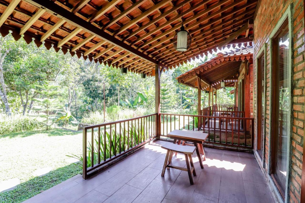 Balkondes Kenalan Hotel Magelang Exterior foto