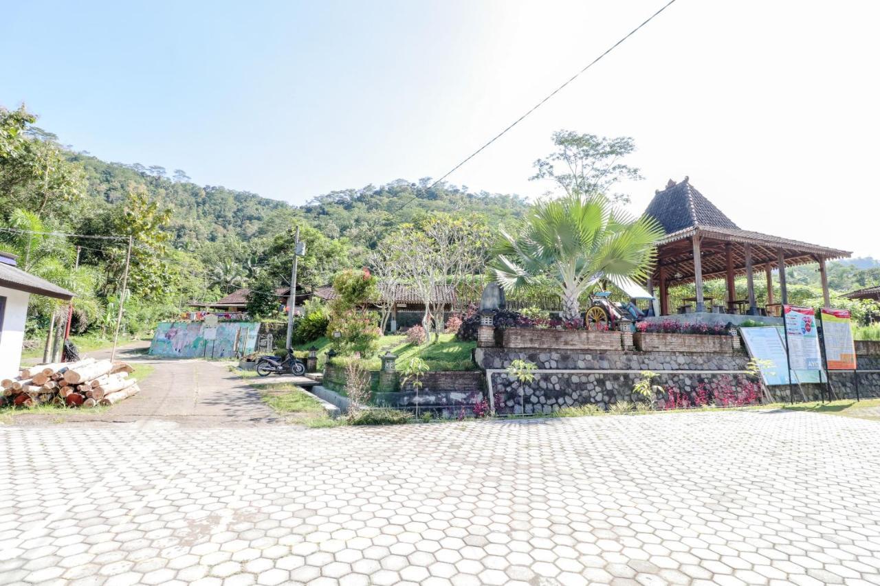 Balkondes Kenalan Hotel Magelang Exterior foto